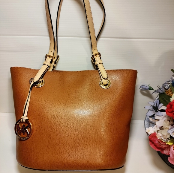 Michael Kors Camel Tote Handbag Saffiano Leather Medium - Picture 4 of 10